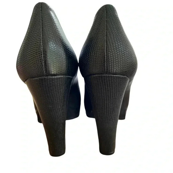 Calvin Klein Carley platform pumps, black, sz 8, lizard stamped leather EUC - Picture 4 of 7